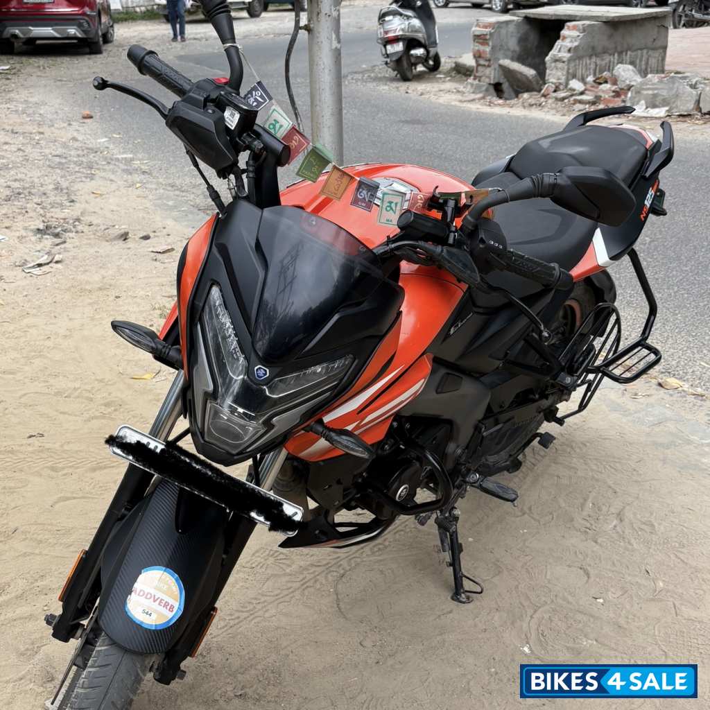 Orange Bajaj Pulsar NS125 BS6