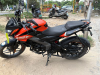 Orange Bajaj Pulsar NS125 BS6