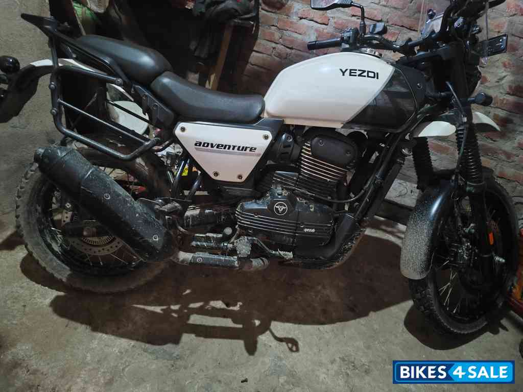 White Yezdi Adventure Gloss 2024