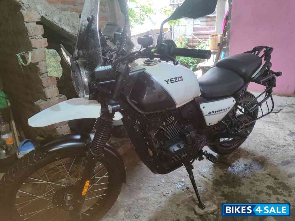 White Yezdi Adventure Gloss 2024