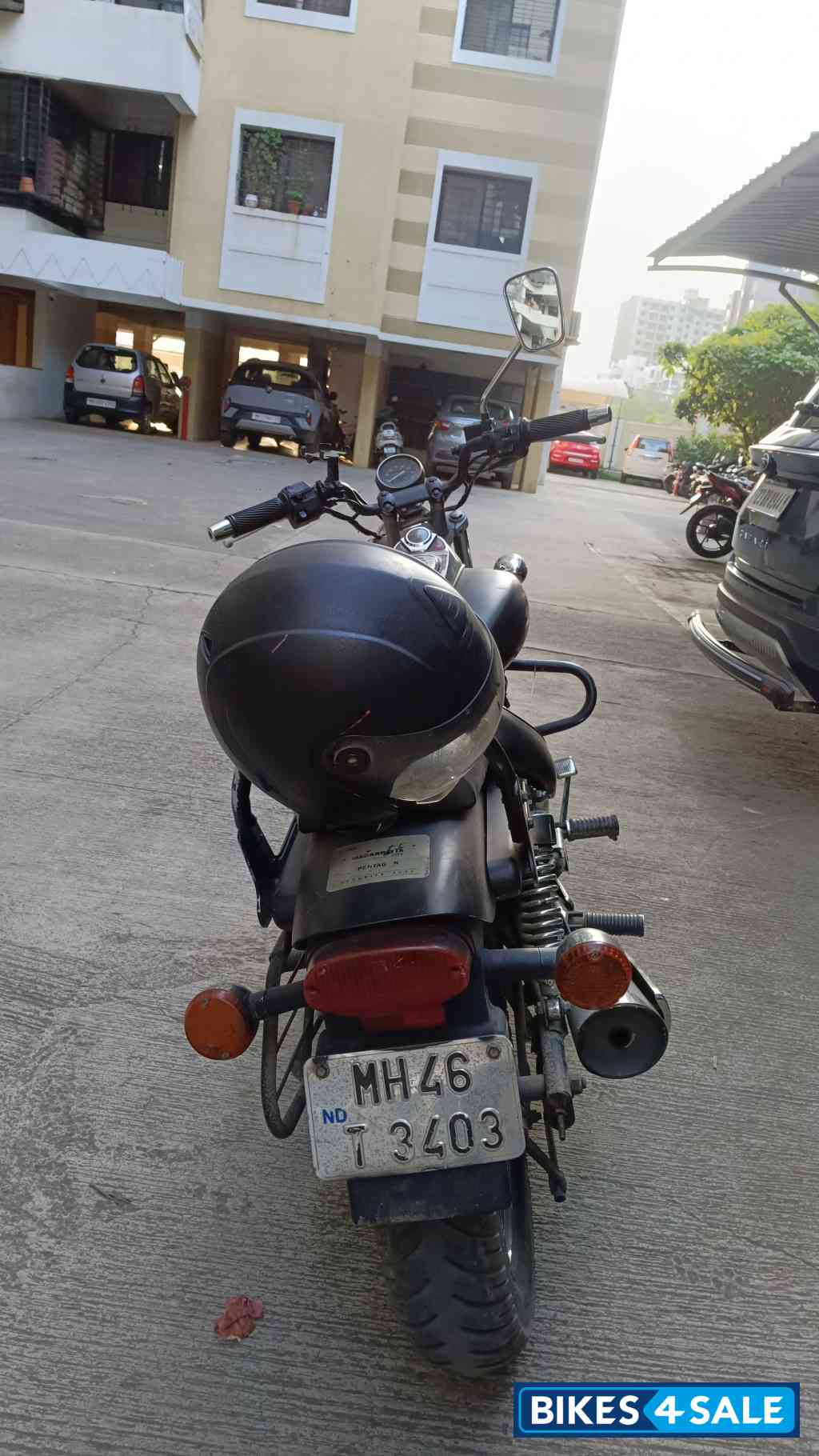 Bajaj Avenger 220 DTS-i