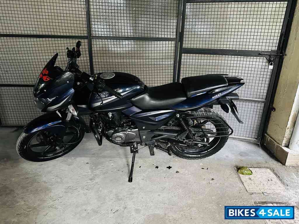 Royal Blue Bajaj Pulsar 180 DTSi