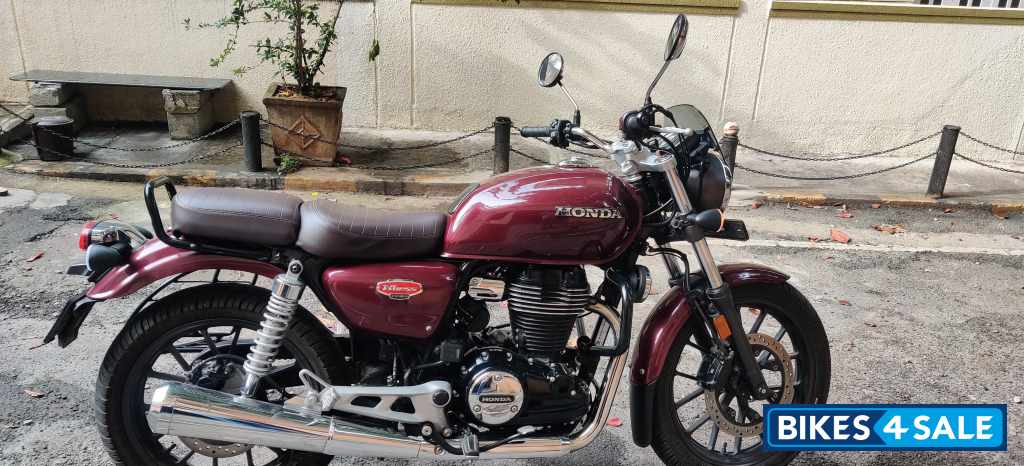 Red Honda Hness CB350 DLX Pro