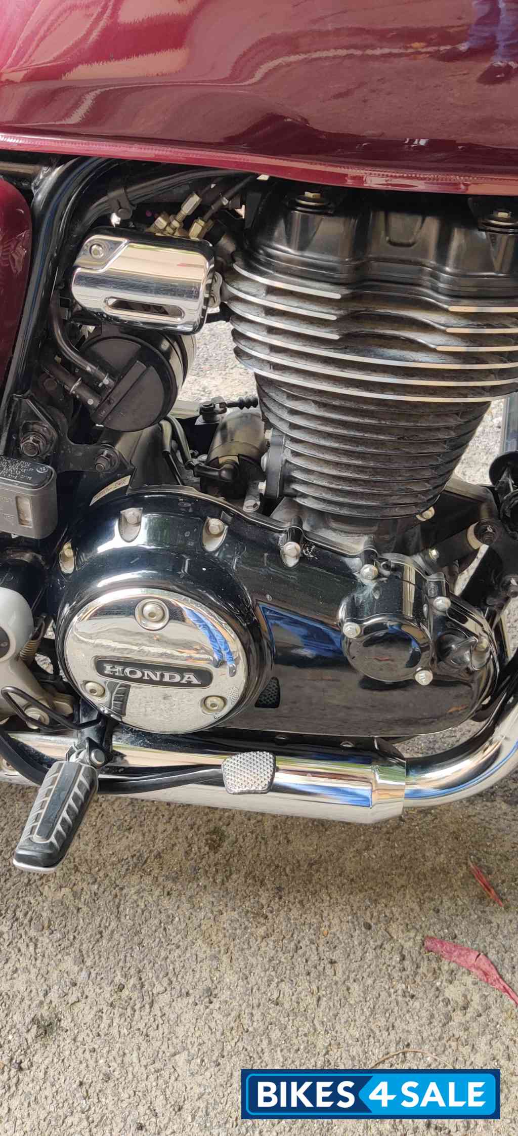 Red Honda Hness CB350 DLX Pro