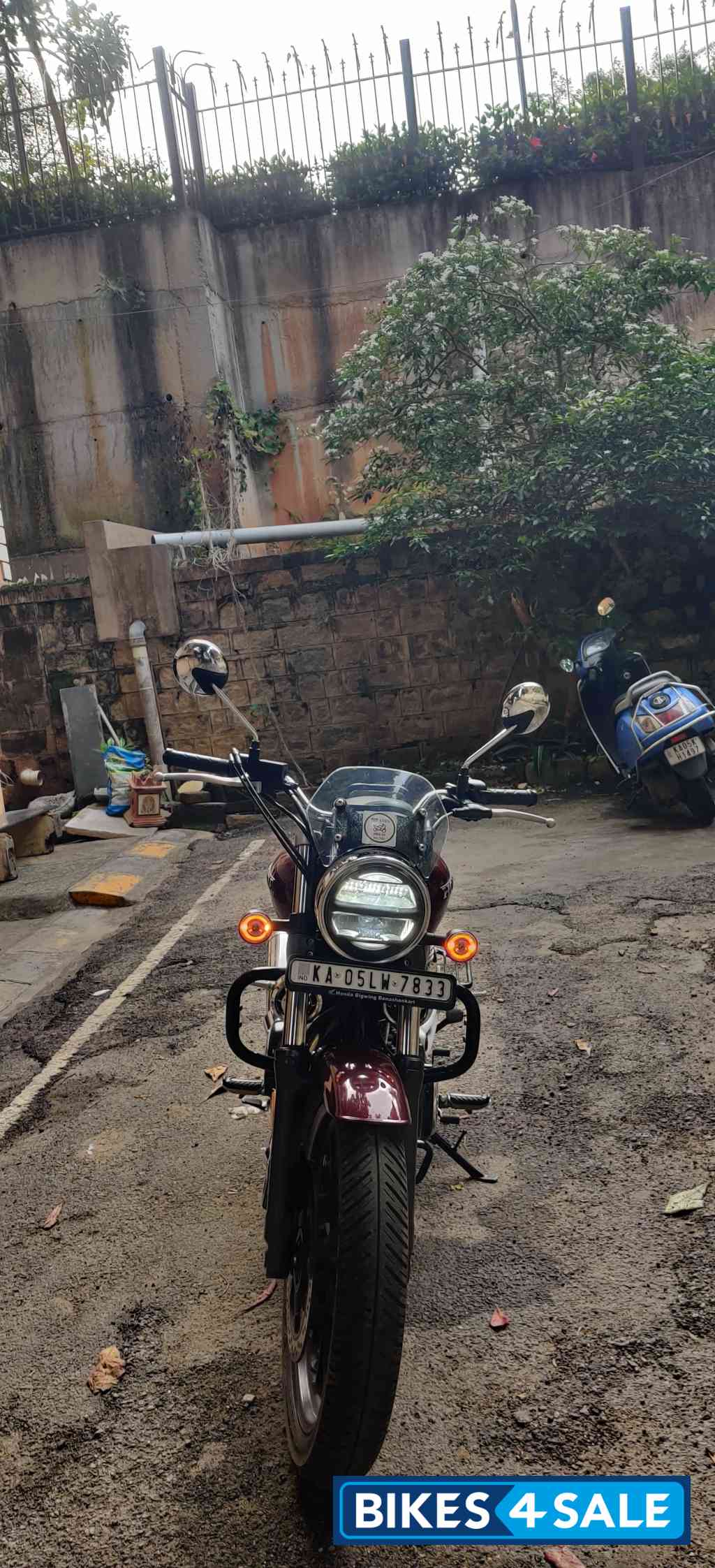 Red Honda Hness CB350 DLX Pro