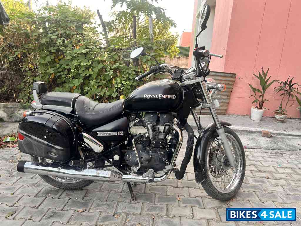 Black Royal Enfield Thunderbird 500