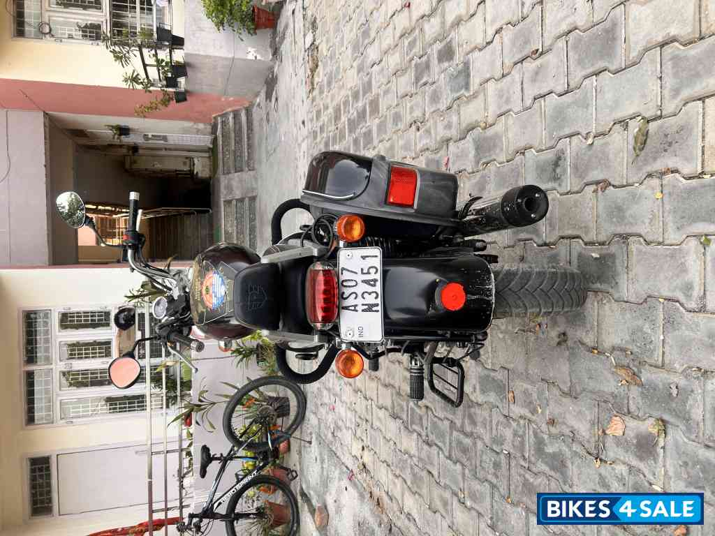 Black Royal Enfield Thunderbird 500