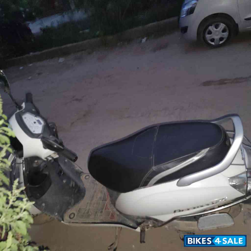 White Suzuki Access 125