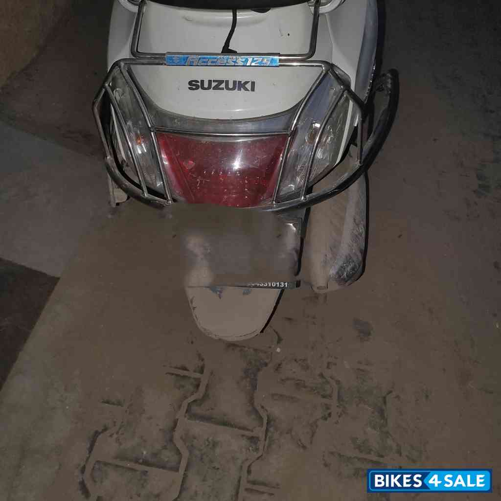 White Suzuki Access 125