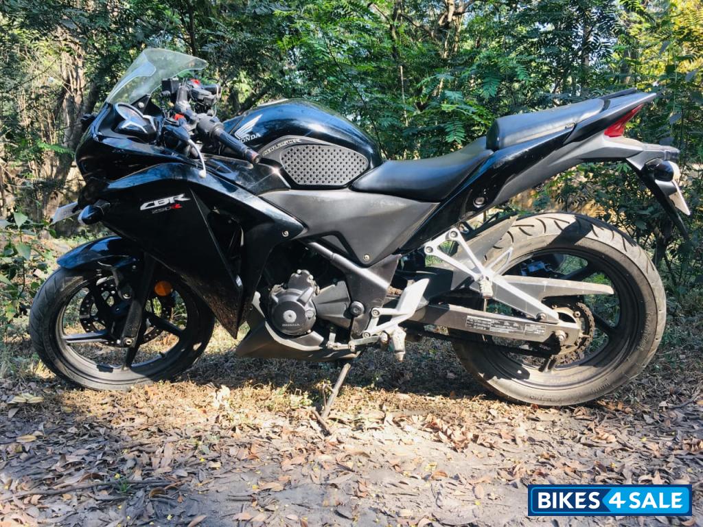 Black Honda CBR 250R