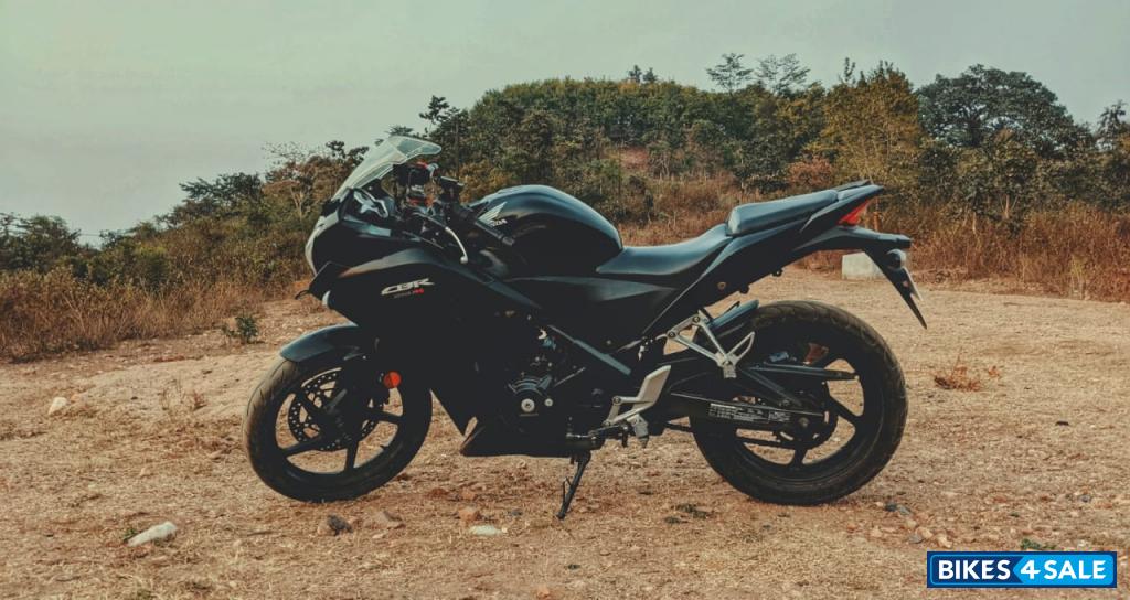 Black Honda CBR 250R
