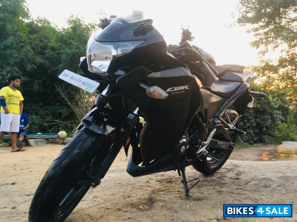 Black Honda CBR 250R