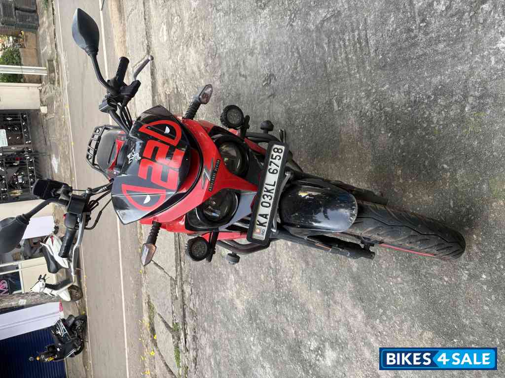 Pearl Black/red Mahindra Mojo 300 ABS BS6