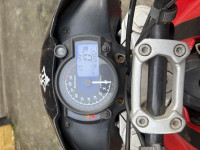 Pearl Black/red Mahindra Mojo 300 ABS BS6