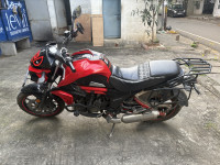 Pearl Black/red Mahindra Mojo 300 ABS BS6
