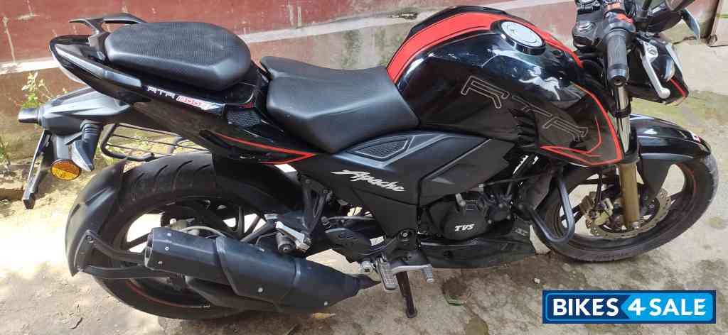 Black And Red TVS Apache RTR 200 4V 2022