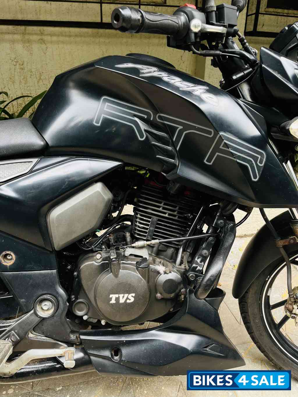 Black TVS Apache RTR 200 4V
