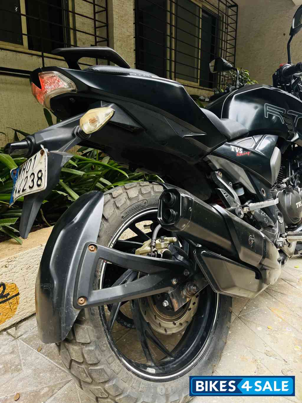 Black TVS Apache RTR 200 4V