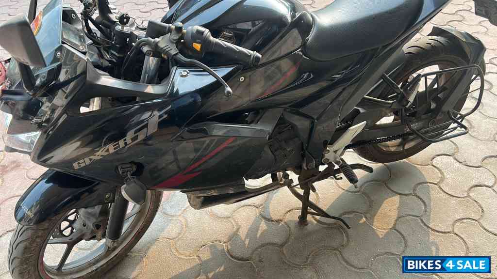 Gl Spark Black Suzuki Gixxer SF