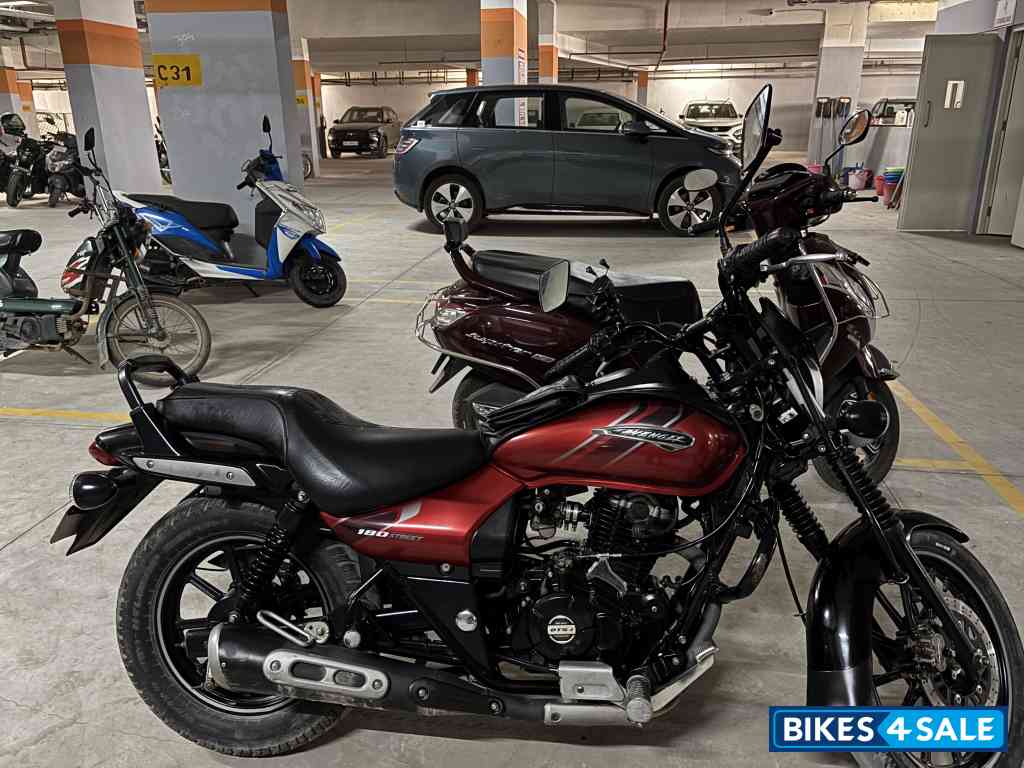 Bajaj Avenger Street 180