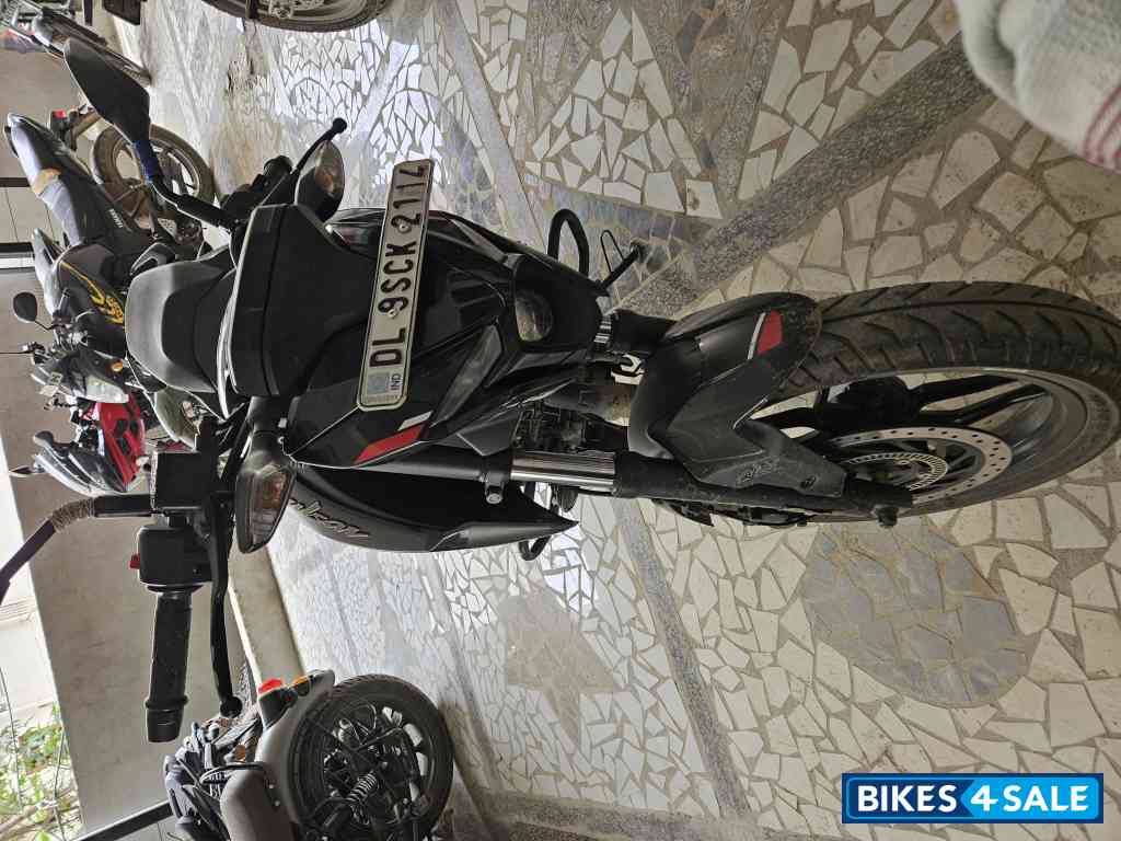 Black Bajaj Pulsar N160