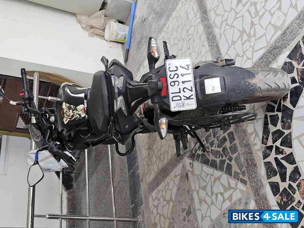 Black Bajaj Pulsar N160