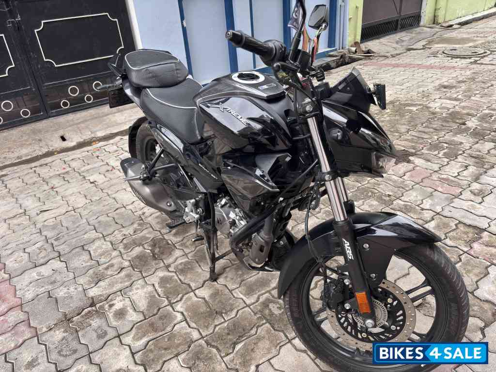 Black Hero Xtreme 125R