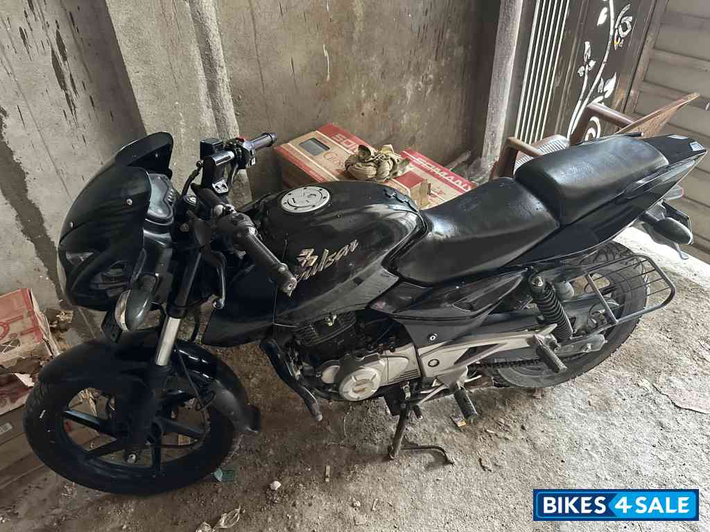 Black Bajaj Pulsar 180 DTSi