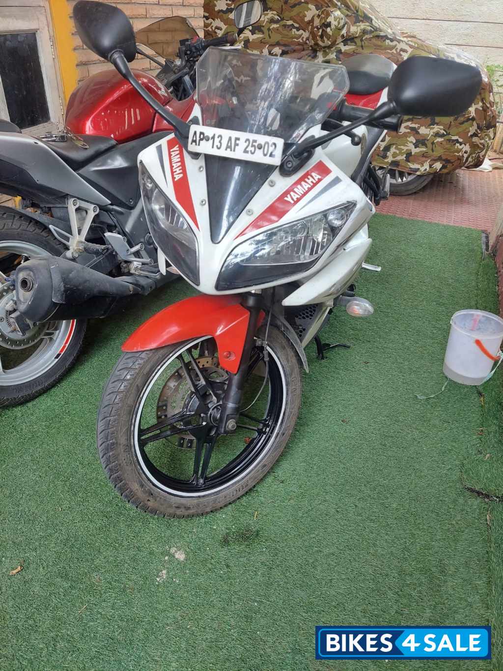 Anniversary Edition Yamaha YZF R15 V2