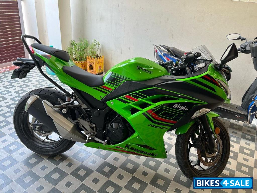 Kawasaki Ninja 300 BS6
