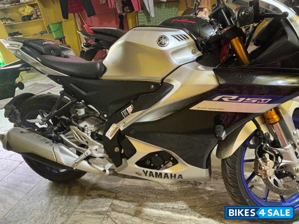 Yamaha R15M
