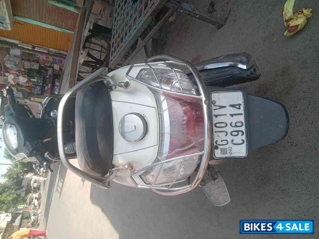 White Suzuki Access 125 BS6