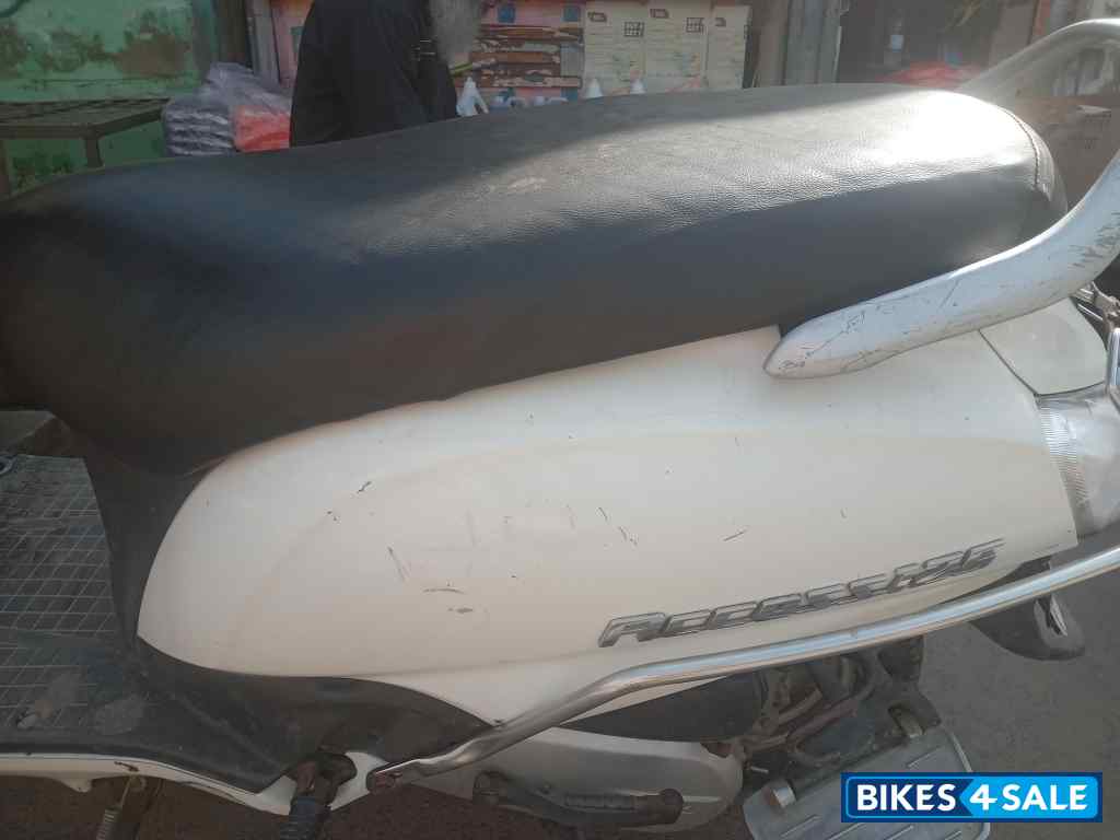 White Suzuki Access 125 BS6