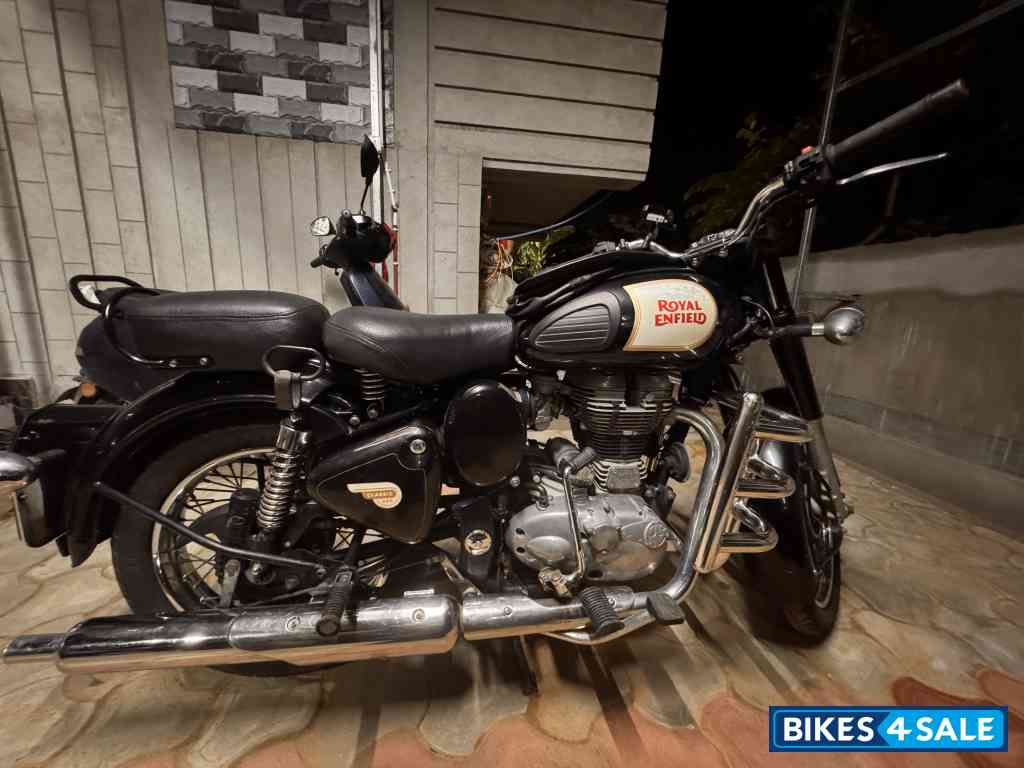 Black Royal Enfield Classic 350