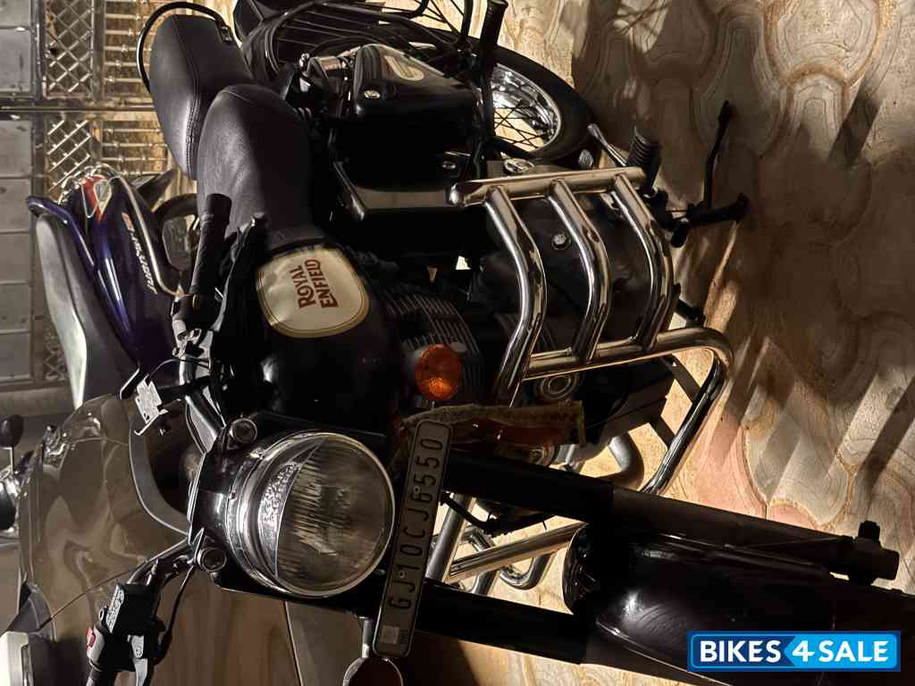 Black Royal Enfield Classic 350