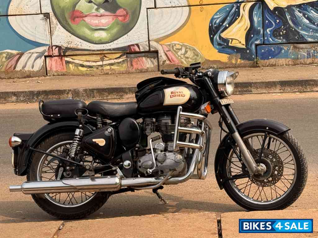 Black Royal Enfield Classic 350