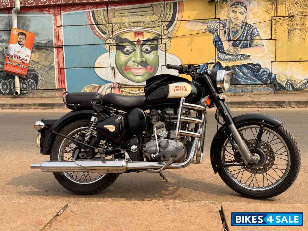 Black Royal Enfield Classic 350