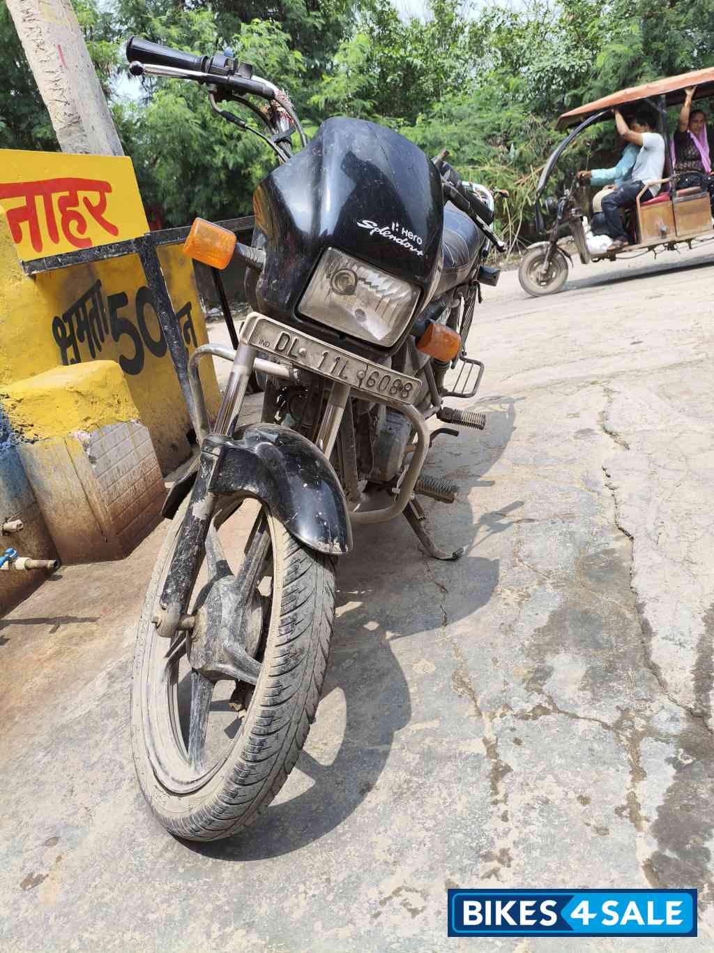 Black Hero Splendor Plus Black and Accent