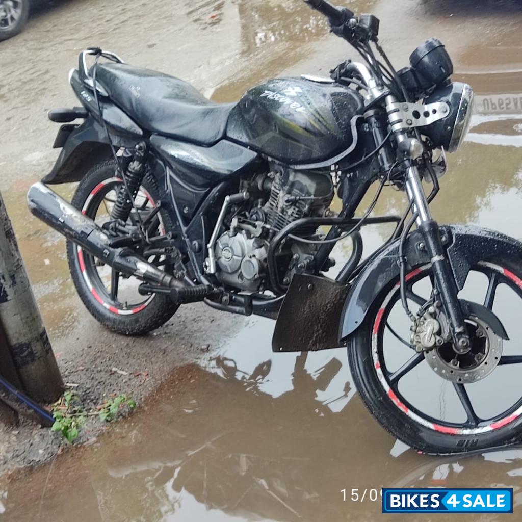 Black Bajaj Discover 125