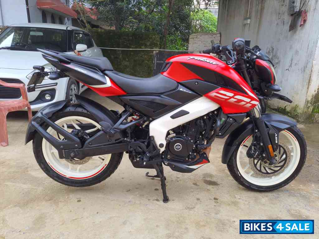 Matte Red Bajaj Pulsar NS 200 BS6