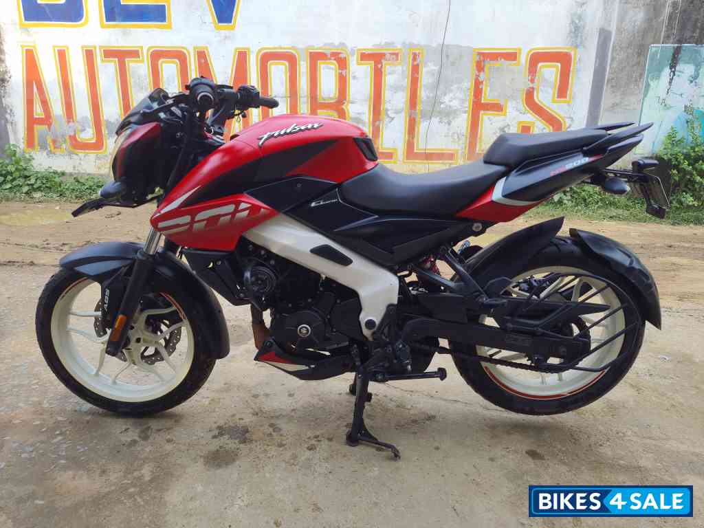 Matte Red Bajaj Pulsar NS 200 BS6