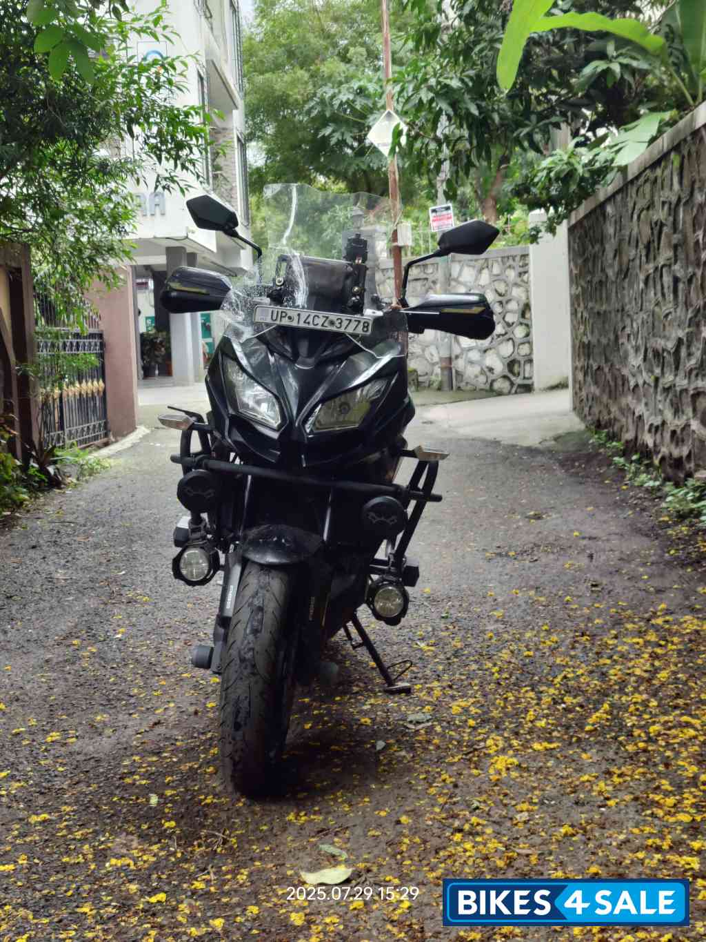 Black Kawasaki Versys ABS