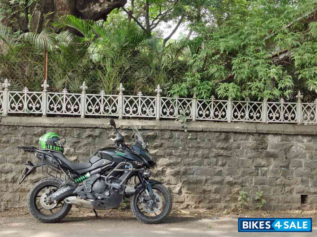 Black Kawasaki Versys ABS