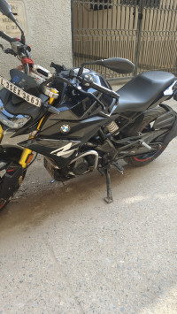 Black BMW G 310 R