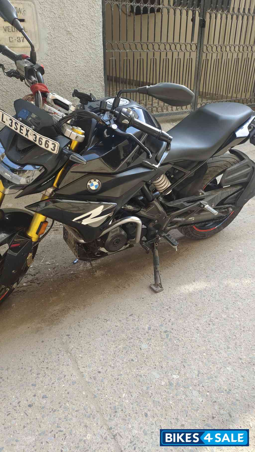 Black BMW G 310 R