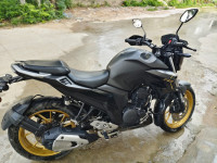 Black Yamaha FZS 25 BS6