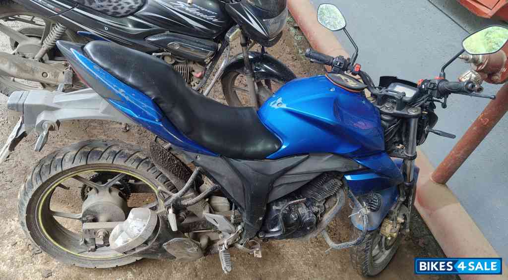 Bhue Suzuki Gixxer ABS
