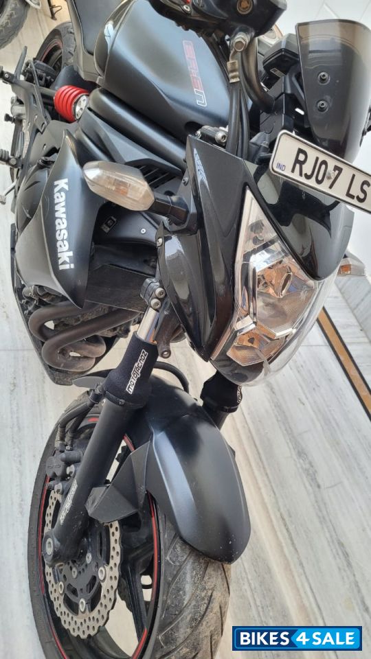 Black Kawasaki ER-6n