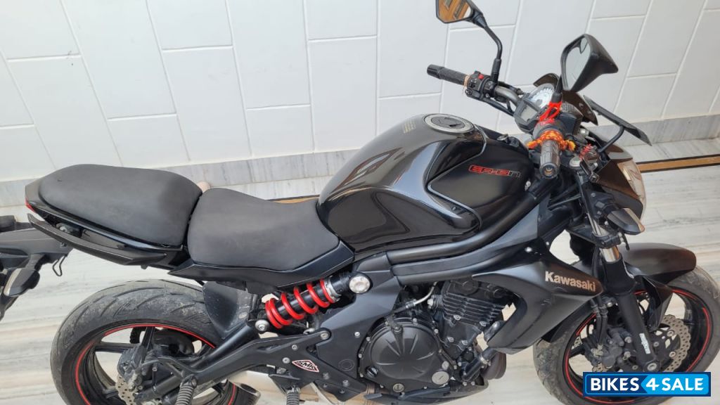 Black Kawasaki ER-6n