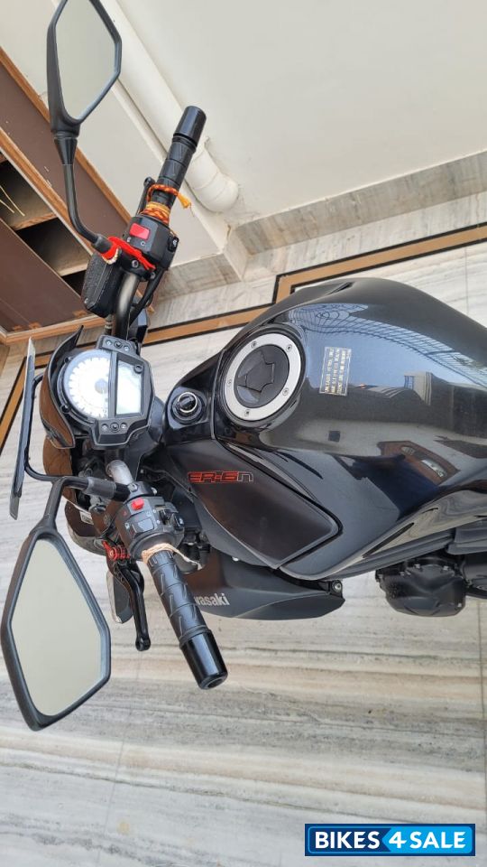 Black Kawasaki ER-6n